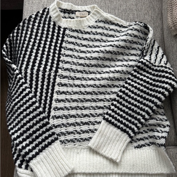 Elan Mara sweater in size small - Picture 5 of 7